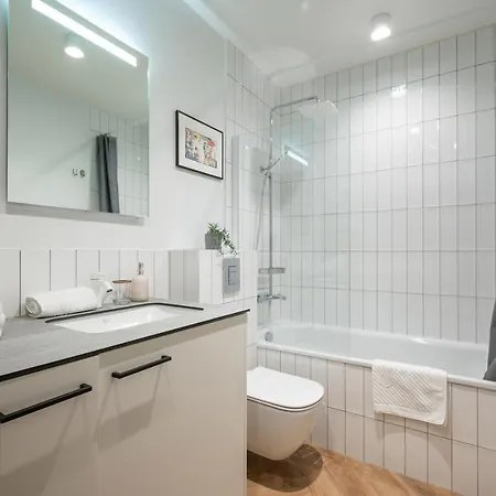 Cohost I Lovely W-balcony And Garage Prkg, By The River Walk Apartamento *
