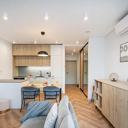 Apartamento Cohost I Lovely W-balcony And Garage Prkg, By The River Walk *