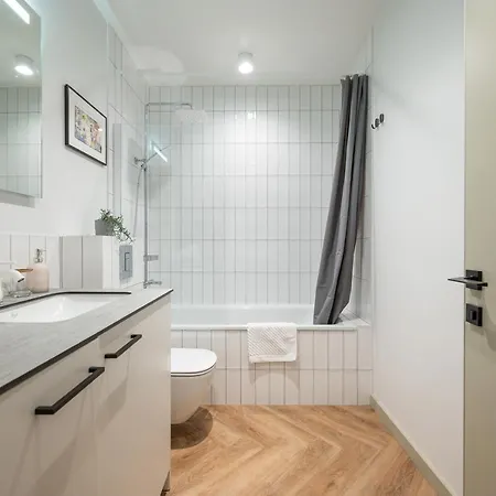 شقة Cohost I Lovely W-balcony And Garage Prkg, By The River Walk فيلنيوس
